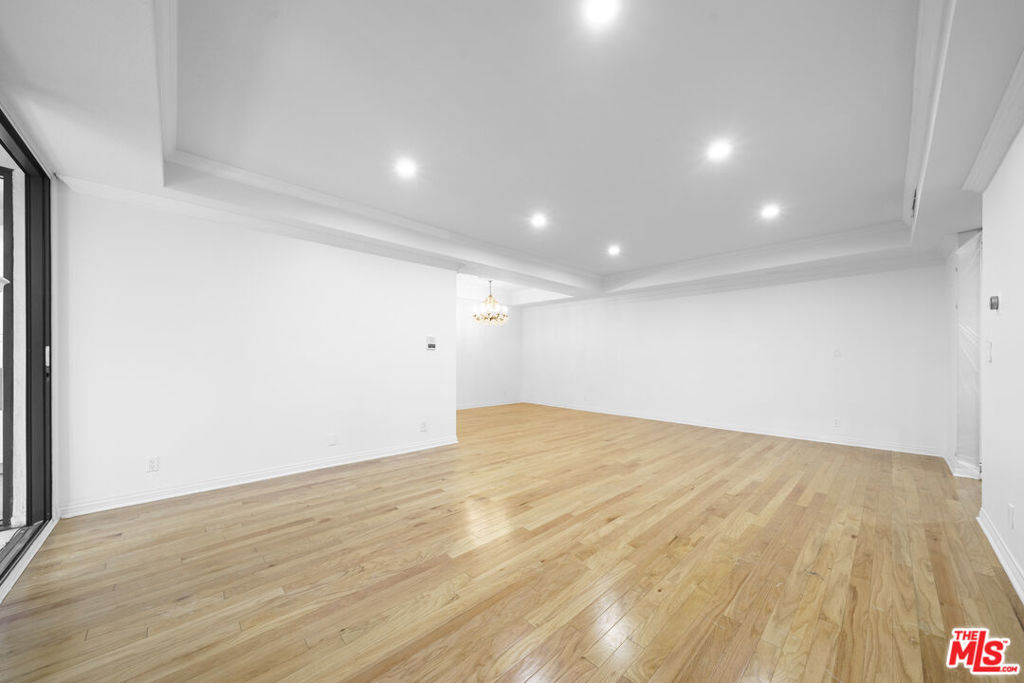4477 Wilshire Boulevard 306 Property Photo 19