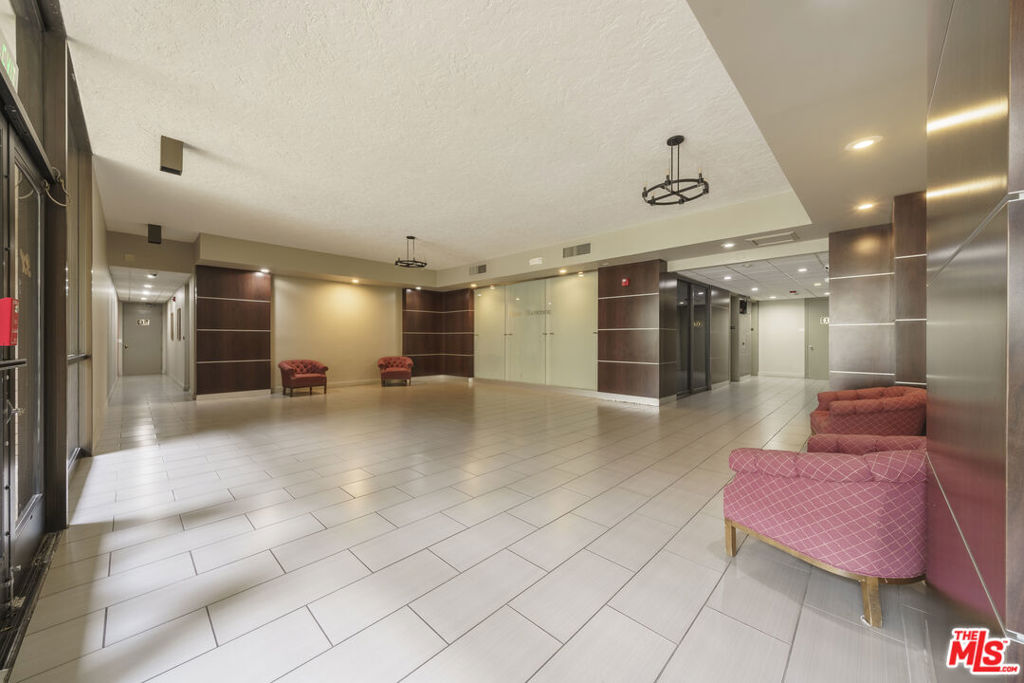 4477 Wilshire Boulevard 306 Property Photo 23