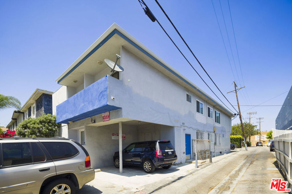 3766 S Canfield Avenue Property Photo 3