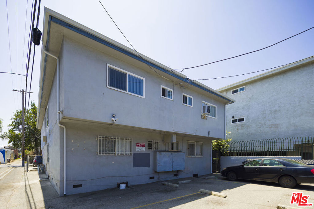 3766 S Canfield Avenue Property Photo 4