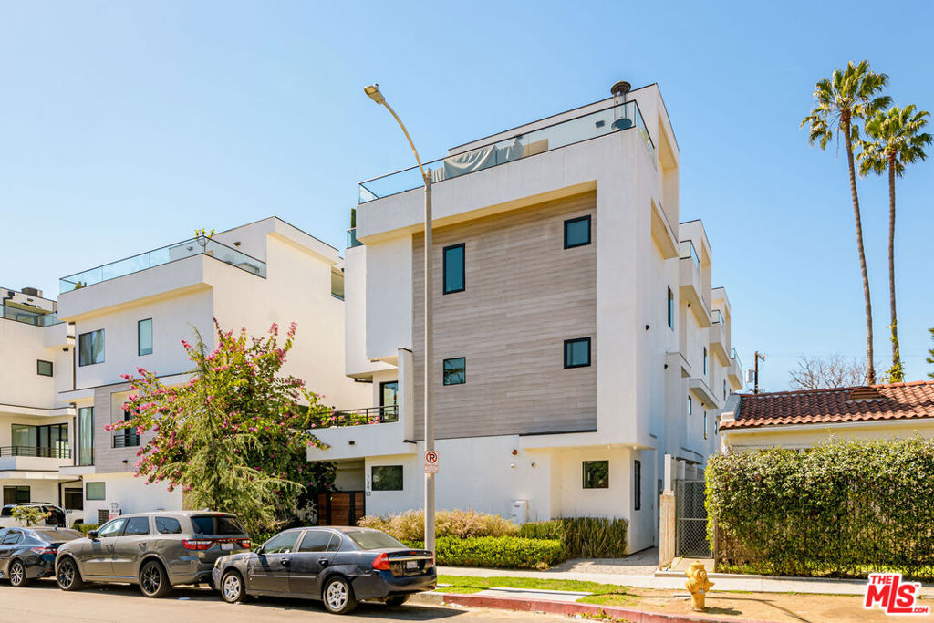 741 N Gramercy Place Property Photo