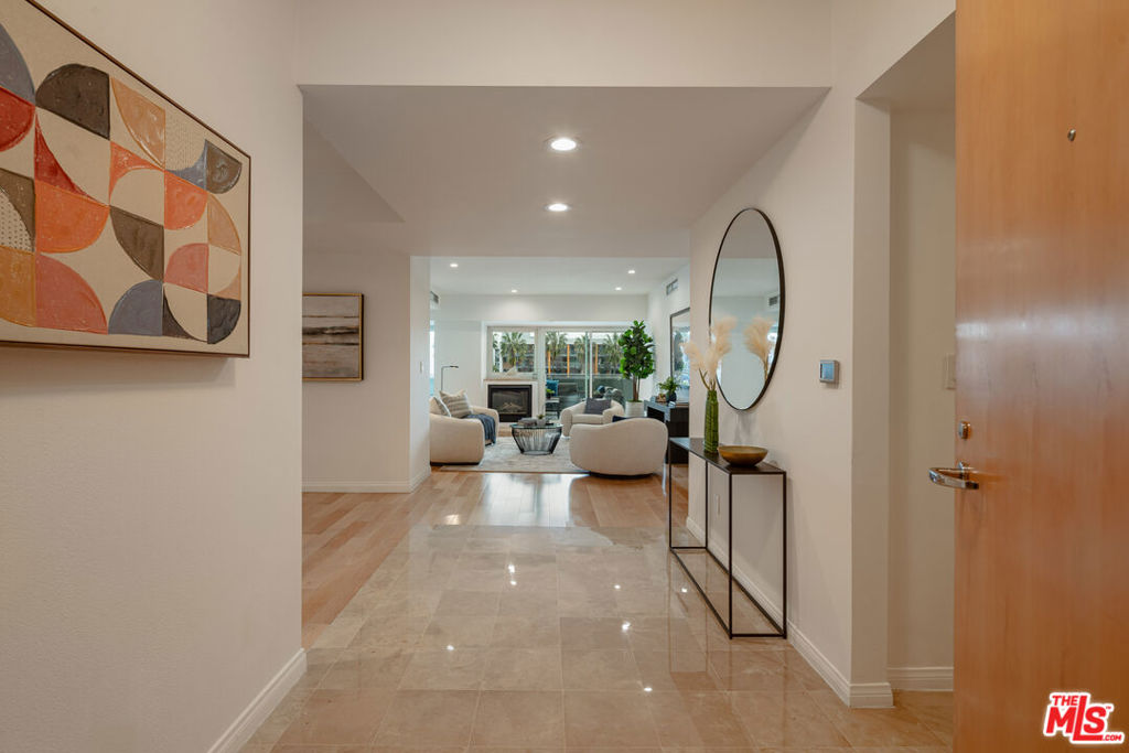 13600 Marina Pointe Drive 304 Property Photo