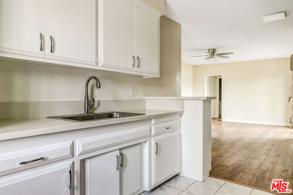 423 N Harvard Boulevard Property Photo 12