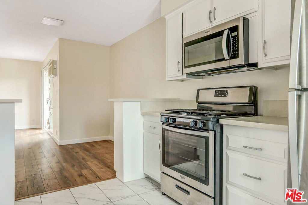 423 N Harvard Boulevard Property Photo 13