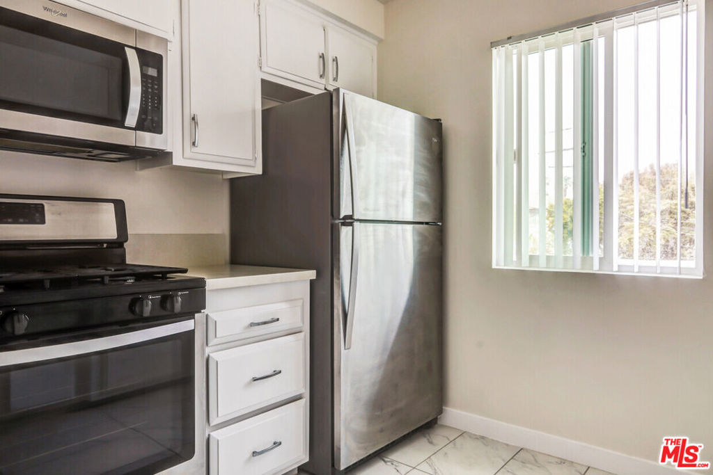 423 N Harvard Boulevard Property Photo 16