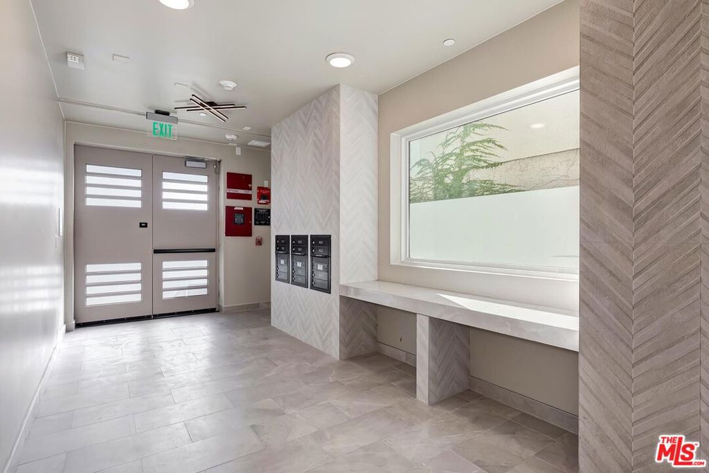 1828 Butler Avenue 202 Property Photo 3