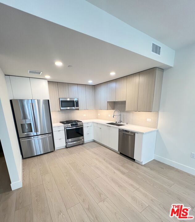 1828 Butler Avenue 202 Property Photo 7