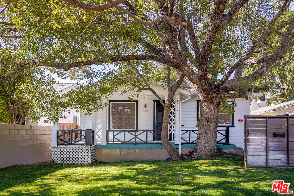 1325 N June St Property Photo