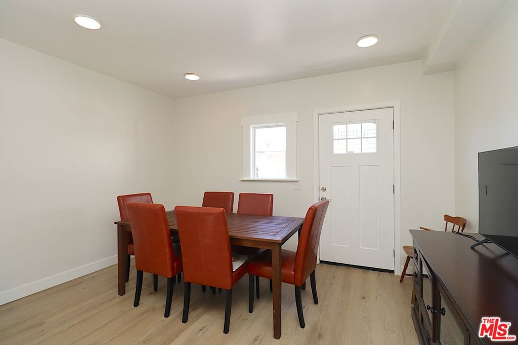 2739 S Budlong Avenue Property Photo 4