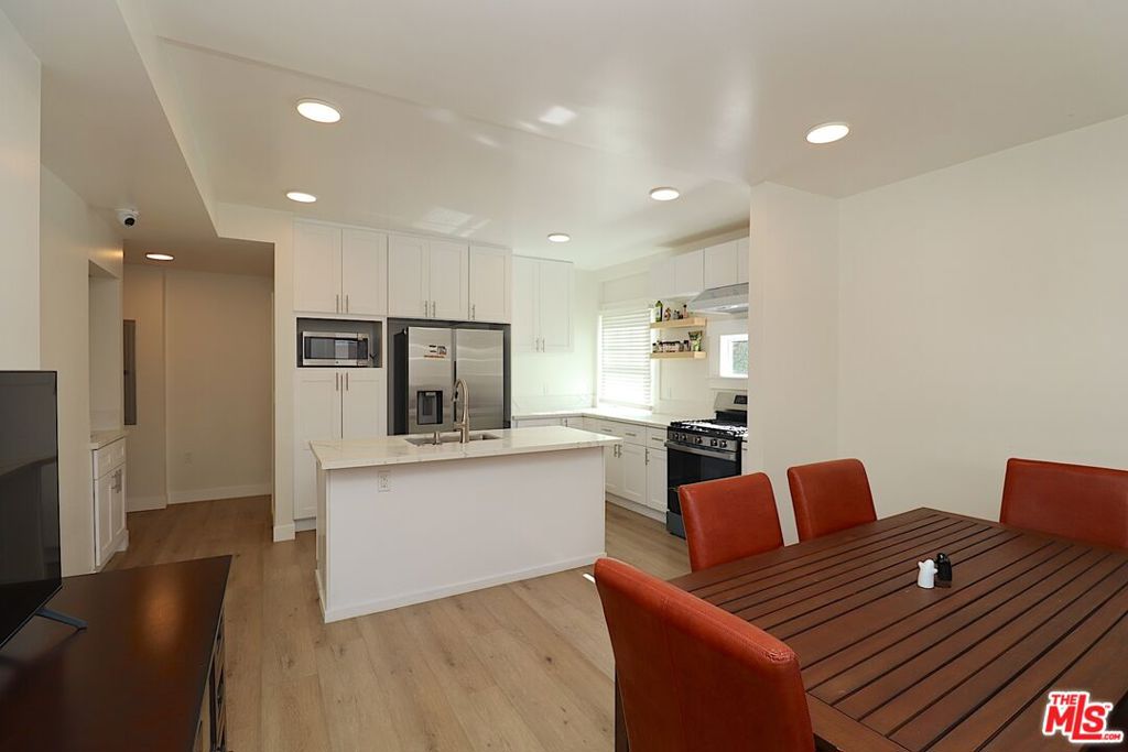 2739 S Budlong Avenue Property Photo 6