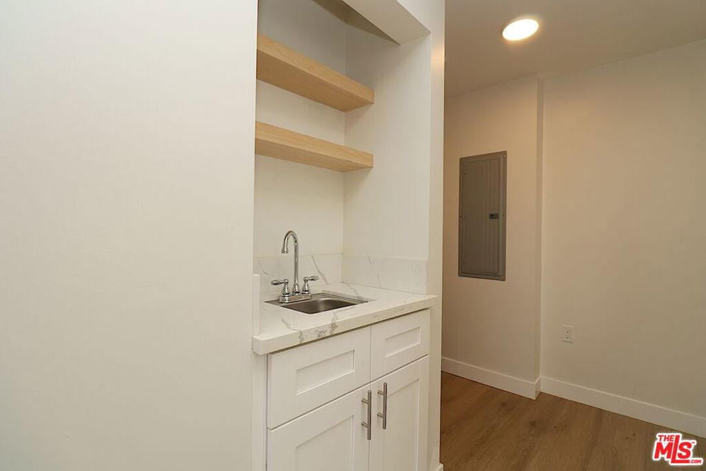 2739 S Budlong Avenue Property Photo 13