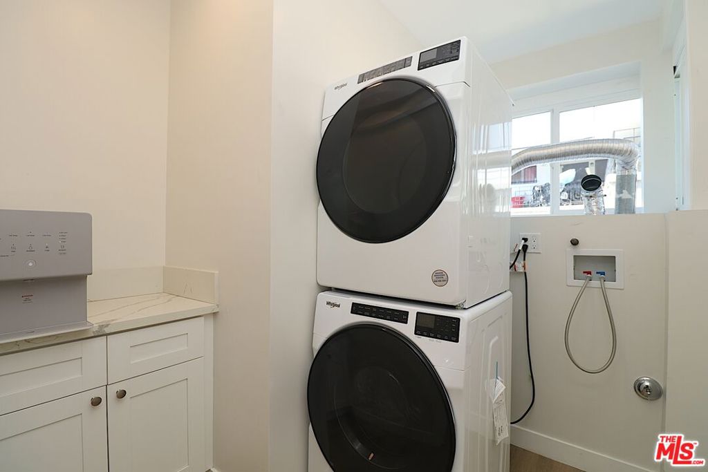 2739 S Budlong Avenue Property Photo 14