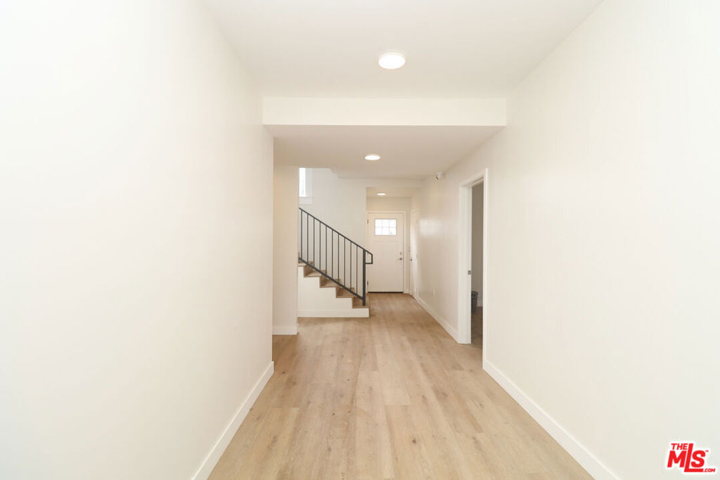 2739 S Budlong Avenue Property Photo 16