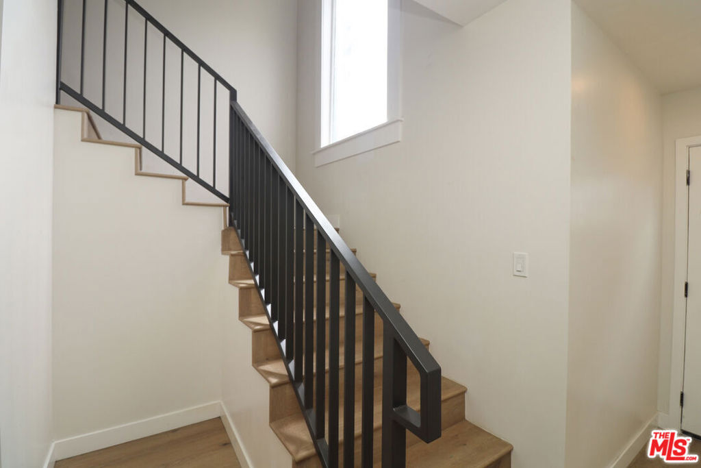 2739 S Budlong Avenue Property Photo 17