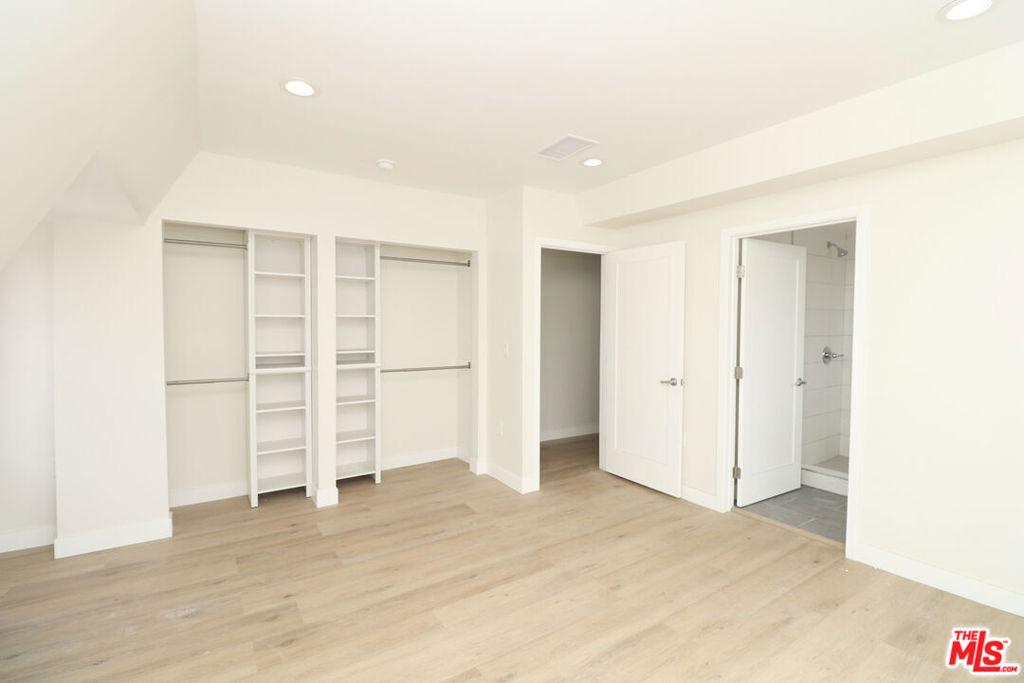 2739 S Budlong Avenue Property Photo 19