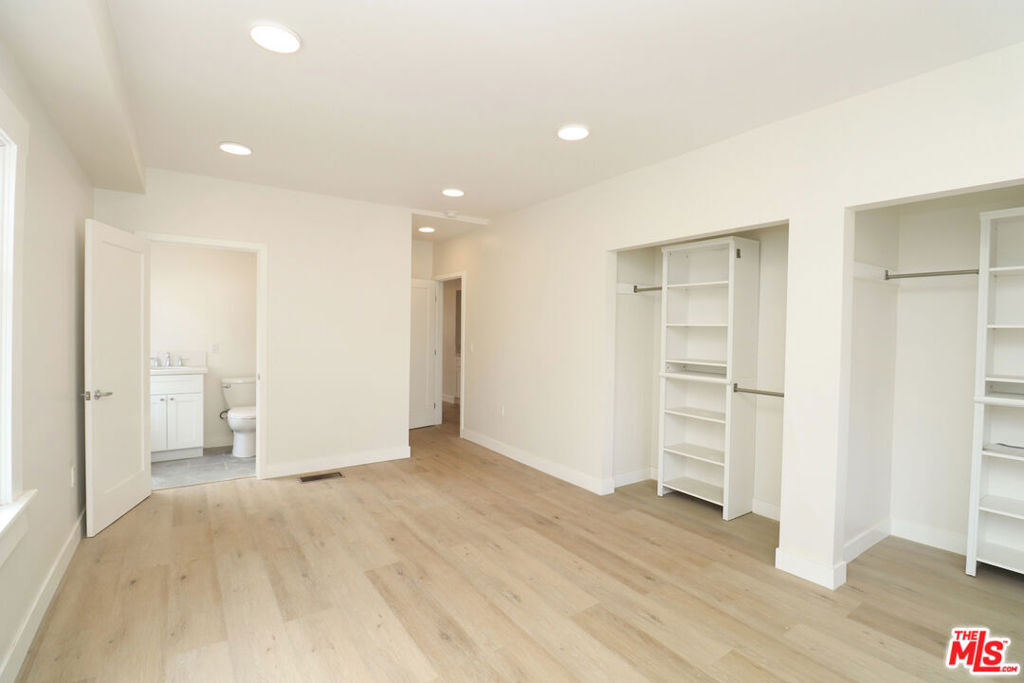 2739 S Budlong Avenue Property Photo 23