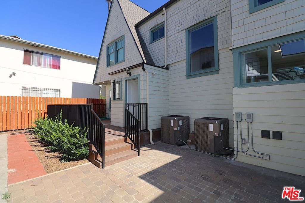 2739 S Budlong Avenue Property Photo 31