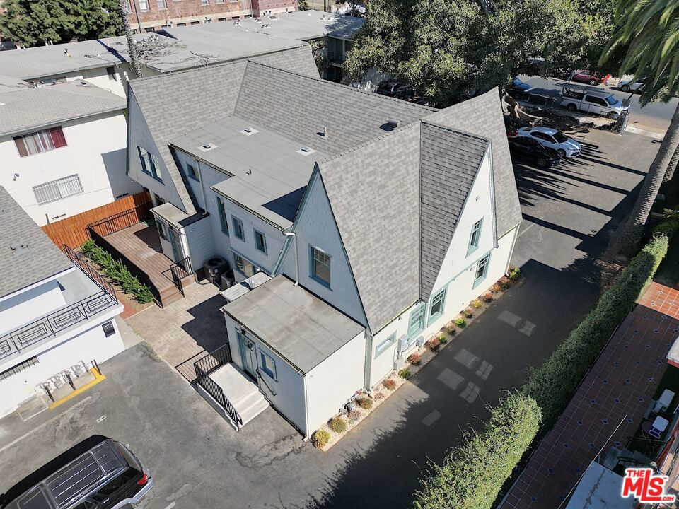 2739 S Budlong Avenue Property Photo 33