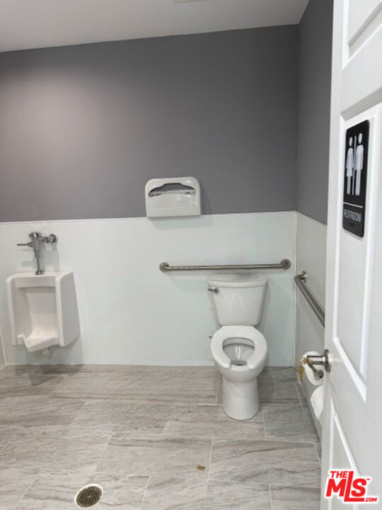 301 Culver Boulevard Property Photo 8