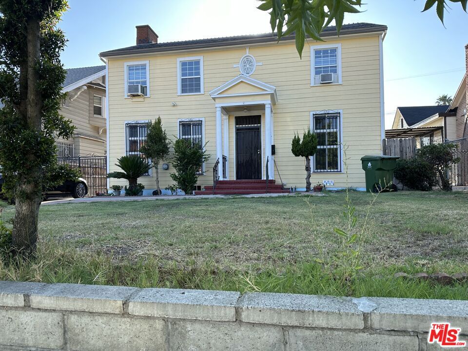 1041 S Manhattan Place Property Photo 1
