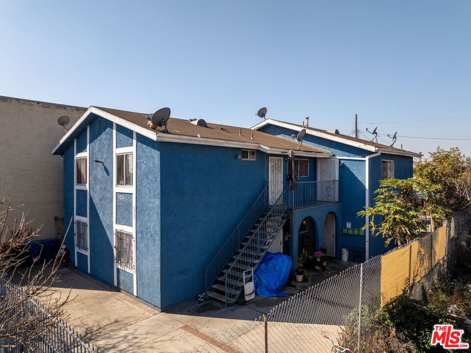8925 S Broadway Property Photo
