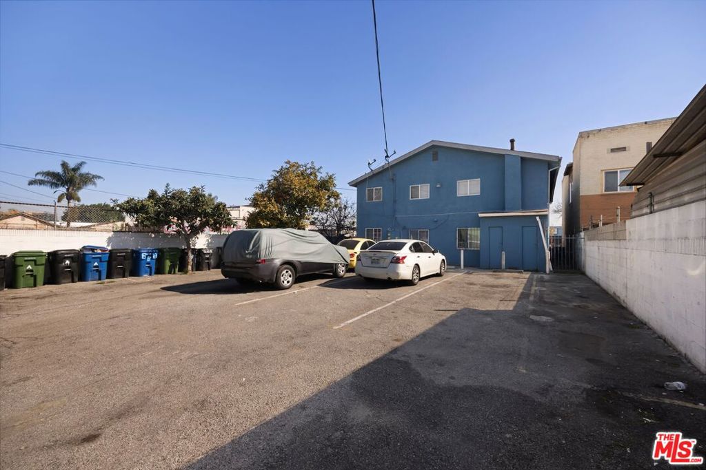 8925 S Broadway Property Photo 2
