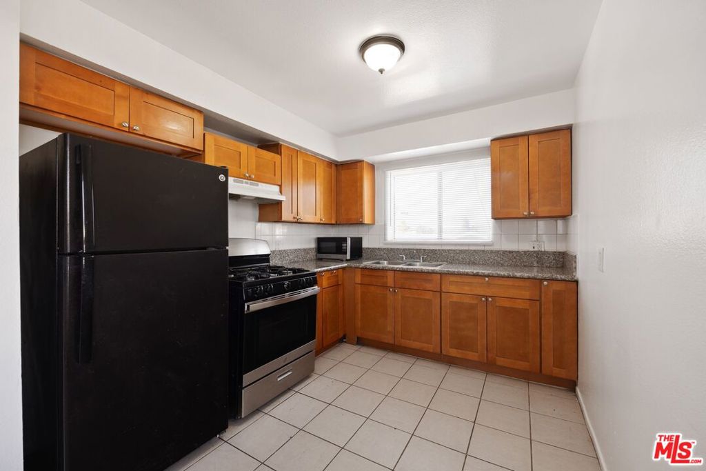 8925 S Broadway Property Photo 7