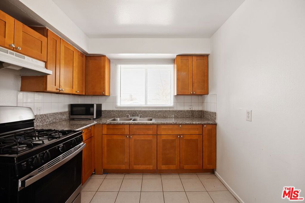 8925 S Broadway Property Photo 8