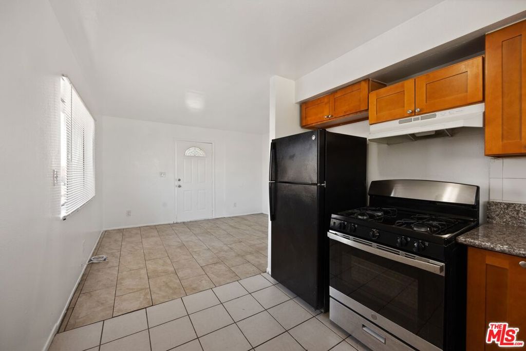 8925 S Broadway Property Photo 9