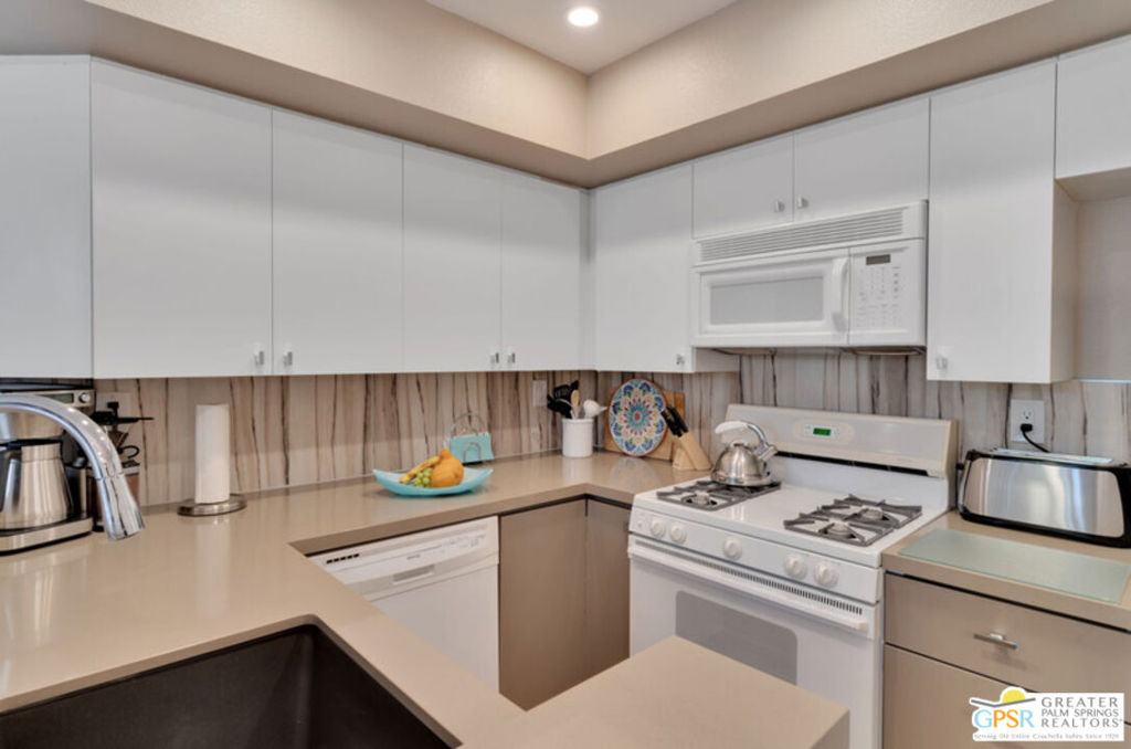 1555 N Chaparral Road 312 Property Photo 10