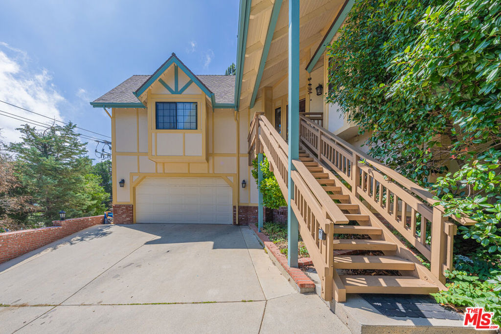 676 Zurich Drive Property Photo 4