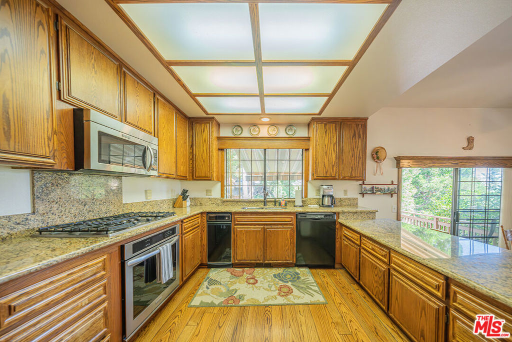 676 Zurich Drive Property Photo 28