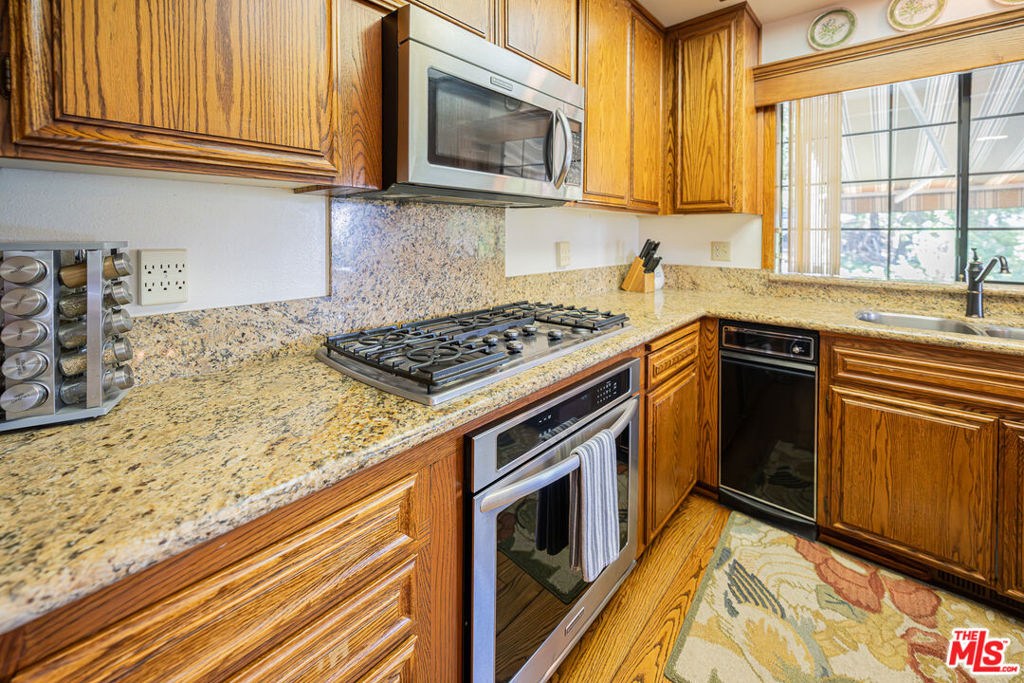 676 Zurich Drive Property Photo 29