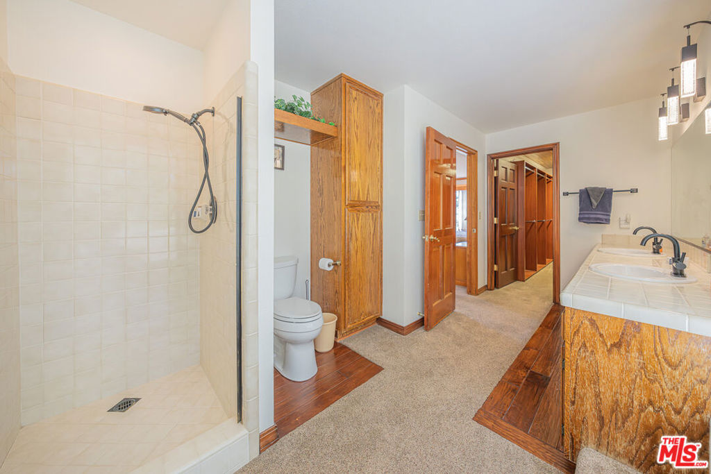 676 Zurich Drive Property Photo 38