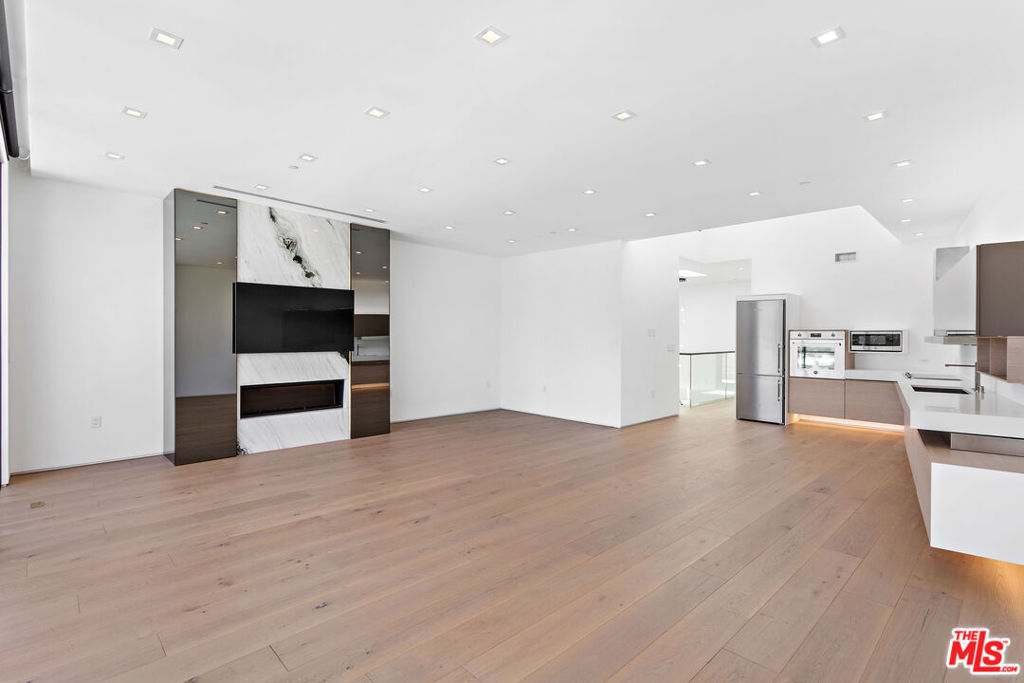2360 Riverside Drive Property Photo