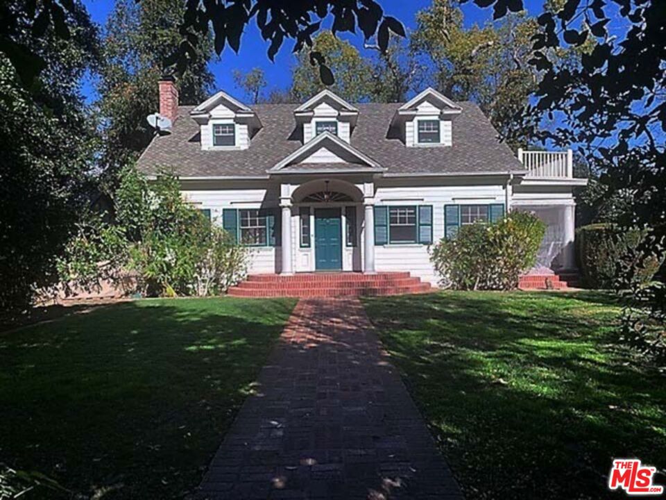 13215 Chandler Boulevard Property Photo