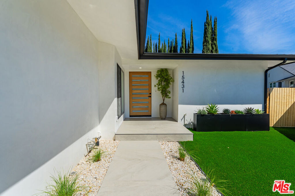 15431 Milbank Street Property Photo