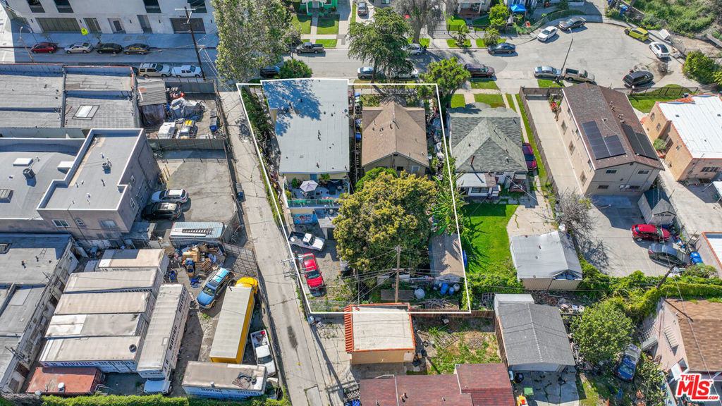 2530 S Sycamore Avenue Property Photo 5