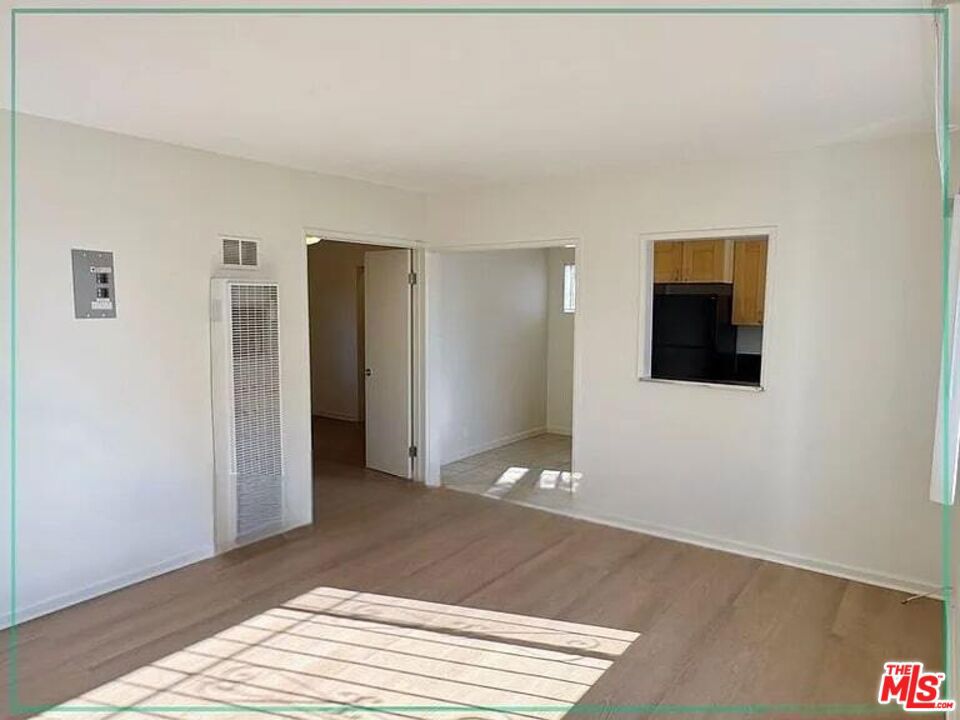 2530 S Sycamore Avenue Property Photo 12