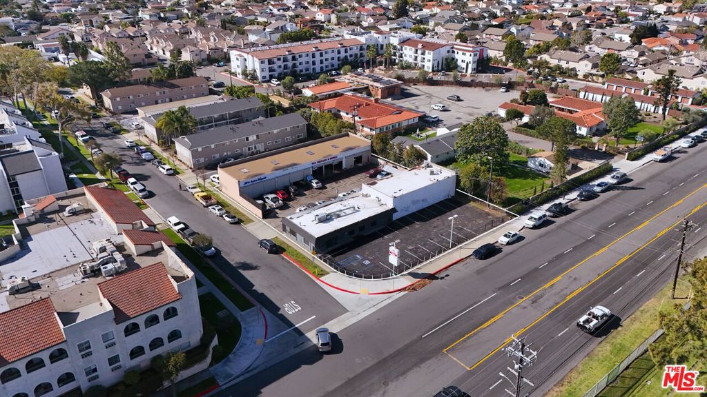 7852 Bolsa Avenue Property Photo