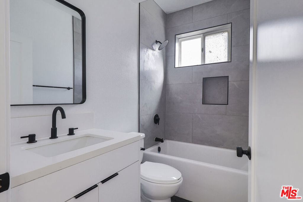 11810 Gilmore Street Property Photo 20