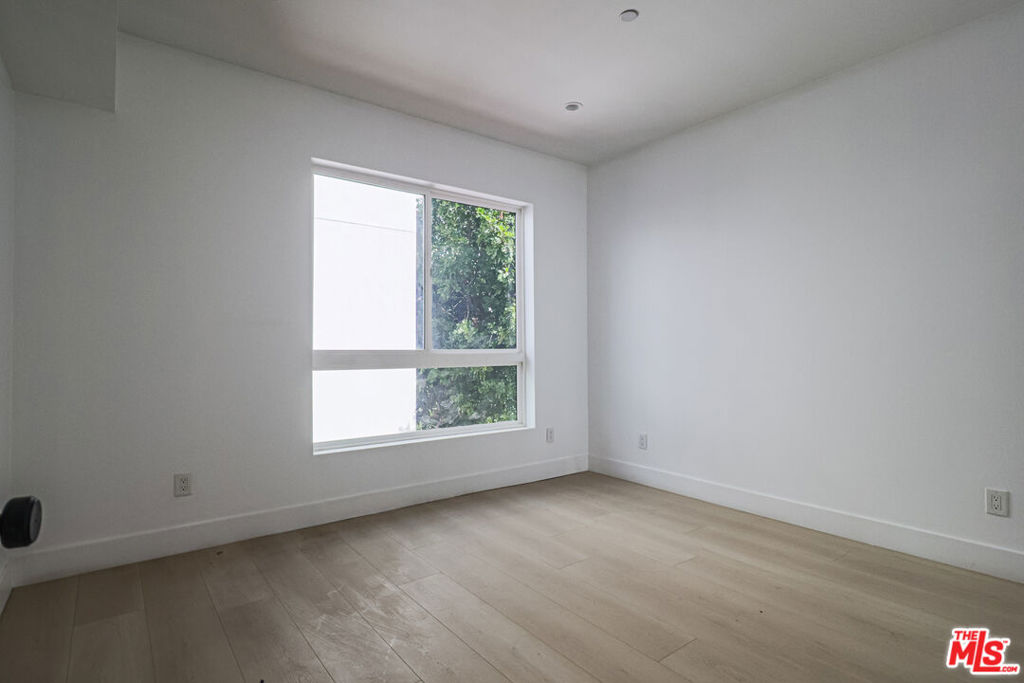 11810 Gilmore Street Property Photo 28