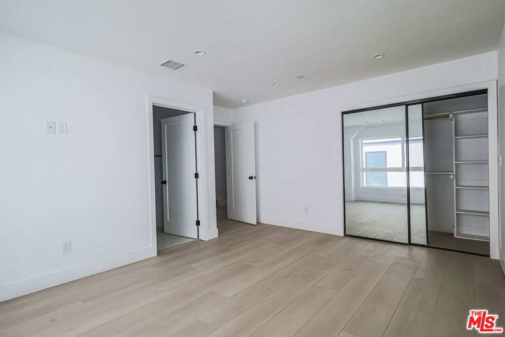 11810 Gilmore Street Property Photo 30