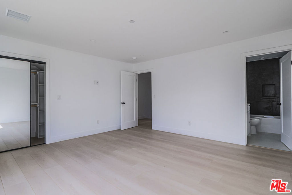 11810 Gilmore Street Property Photo 33