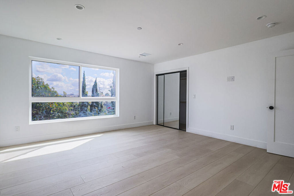 11810 Gilmore Street Property Photo 35