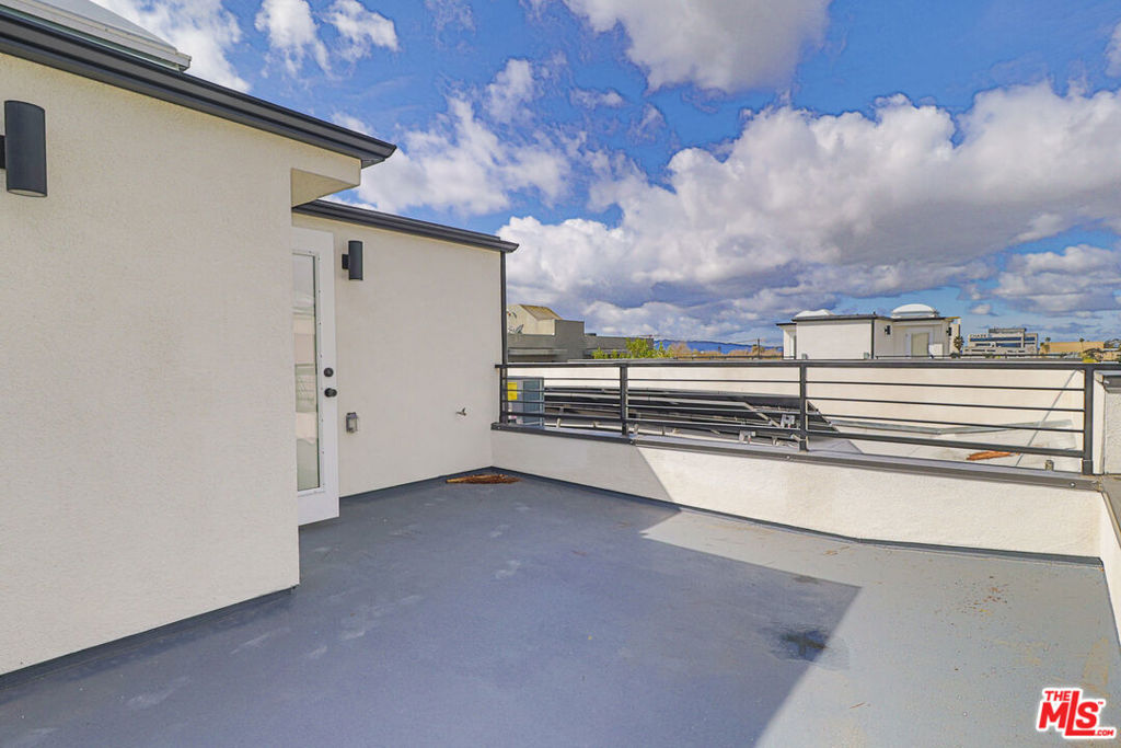 11810 Gilmore Street Property Photo 38