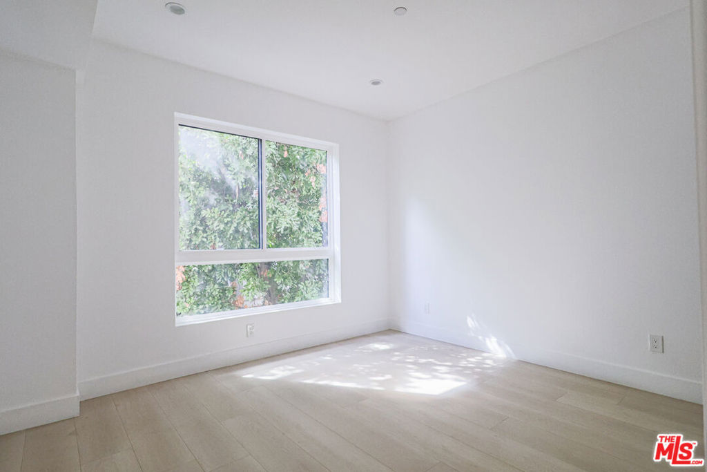 11810 Gilmore Street Property Photo 49
