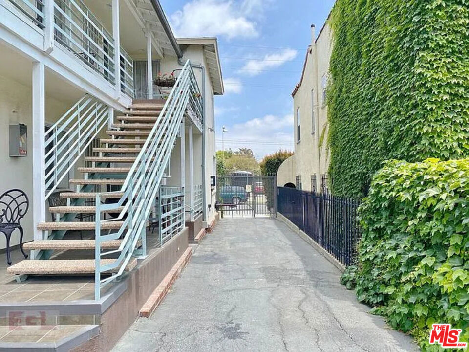 1287 S Cochran Avenue Property Photo 10