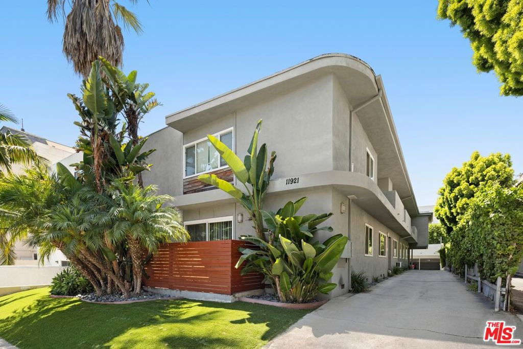 11921 Goshen Avenue Property Photo