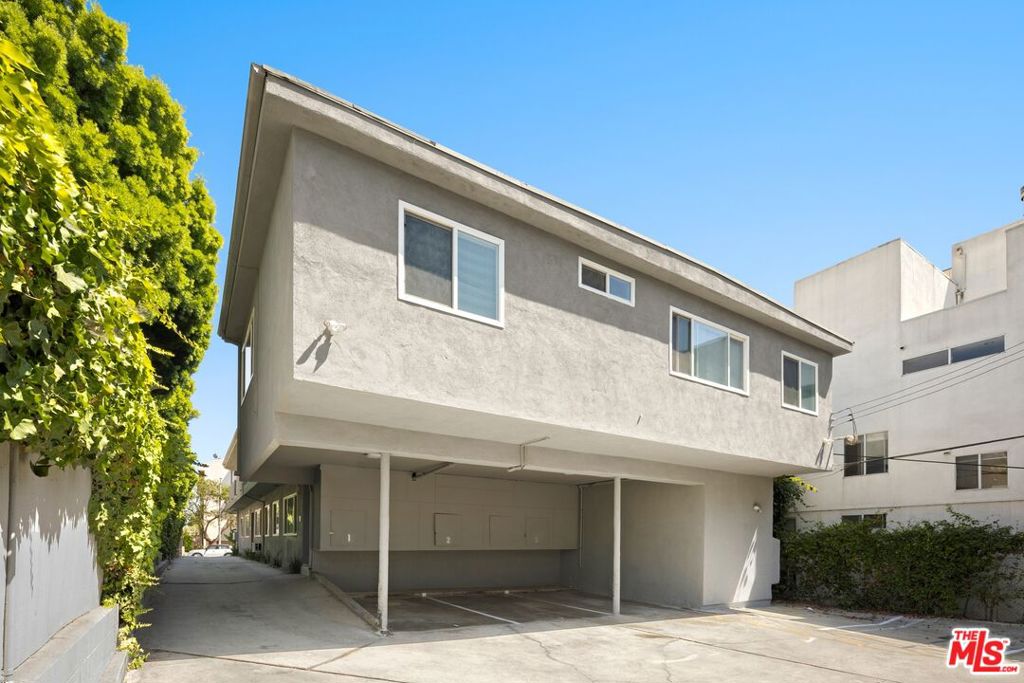 11921 Goshen Avenue Property Photo 4